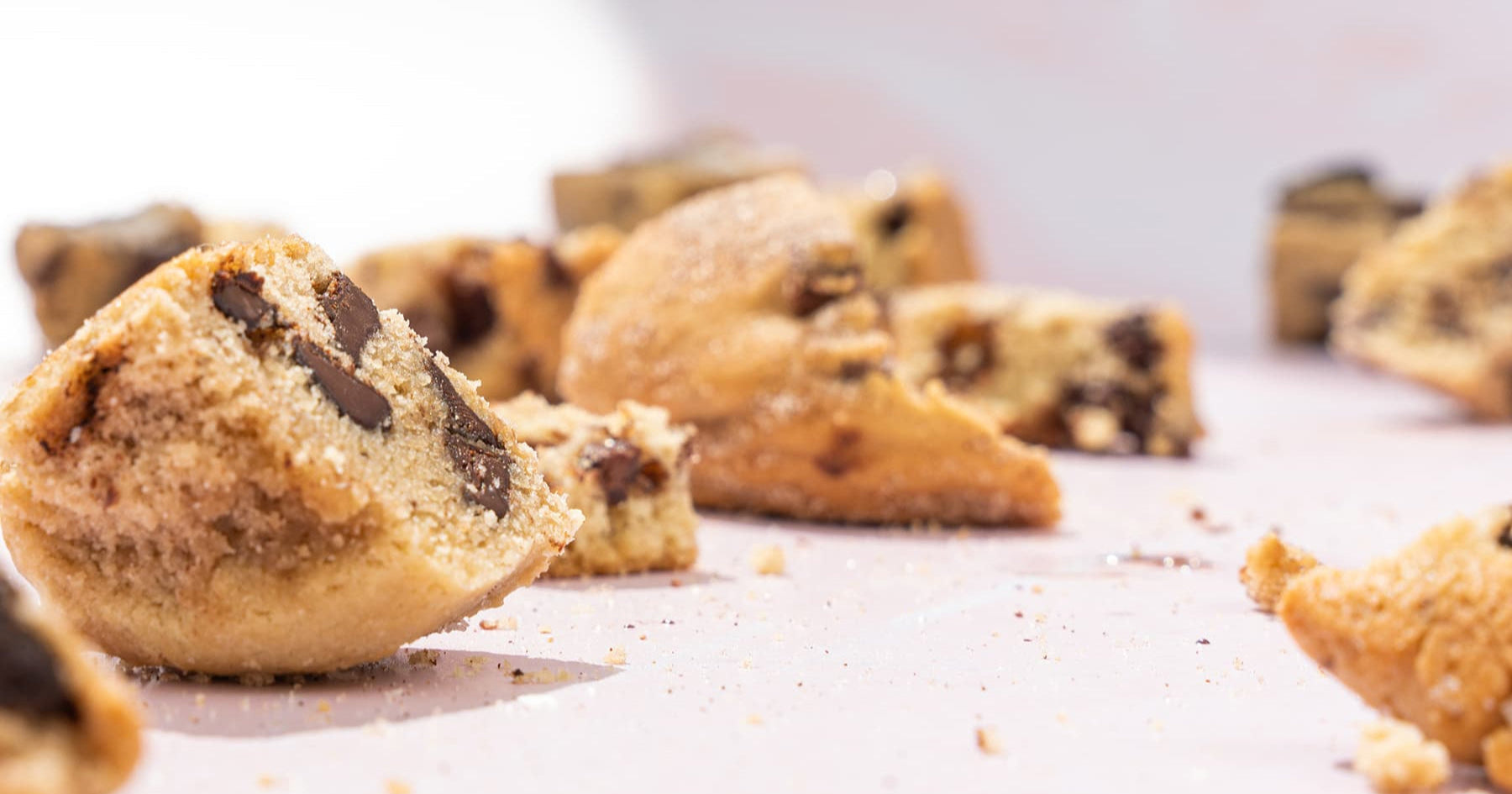 Individual pieces of milk chocolate + cinnamon sugar wandel